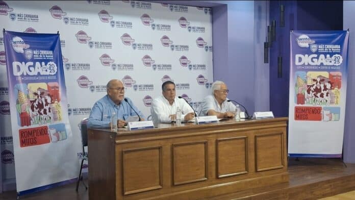 Seguridad alimentaria y sanidad animal en Chihuahua, con expertos en la mesa de discusión durante la Expo DIGA 2025.