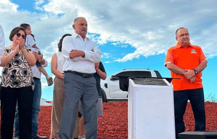 estadiobeis FOTO DE OFICIAL DEL EVENTO EN CHIHUAHUA, ASISTENTES ESPERANDO ANUNCIO IMPORTANTE, DEMOSTRANDO CONFIANZA Y LIDERAZGO.