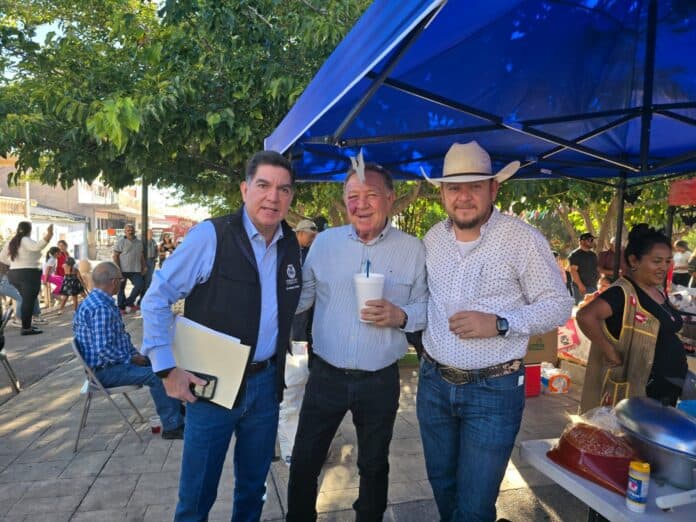 IMG-20251003-WA0074 Disfrutando de un evento en Sonora, Chihuahua, con amigos y comida típica, en un ambiente cultural y festivo, promoviendo la comunidad y tradiciones locales.