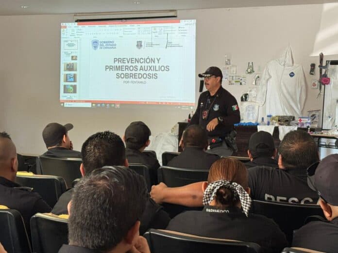 IMG-20251010-WA0054 Prevención y primeros auxilios sobre drogas, impartido por autoridades en una capacitación para policías en Chihuahua.