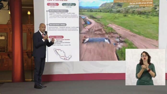 Infraestructura vial en Chihuahua, resaltando avances en la construcción de carreteras principales y obras de drenaje, con información actualizada e impacto regional en el desarrollo económico y social.