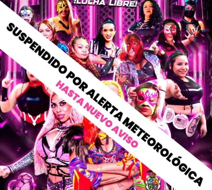 cierreclima Luchadoras de lucha libre con disfraces coloridos en evento de entretenimiento deportivo en Chihuahua, promoviendo la lucha libre femenina y la cultura del deporte en la región.