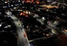 Instala Municipio lámparas LED en la colonia Abraham González