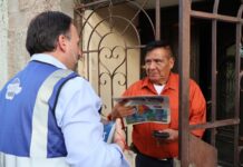 Recorre Santiago De la Peña colonia de Chihuahua para difundir avances del Gobierno Estatal