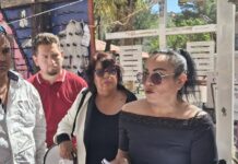 Manifiestan maestros cesados frente a Palacio de Gobierno por casos sin resolver