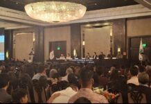 Gradúan a alumnos de la Facultad de Ciencias Políticas y Sociales de la UACH