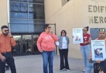 Exigen maestros cesados solución a sus casos frente al Héroes de la Reforma