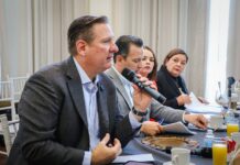 Olson presenta iniciativa para regular el uso de redes sociales de niñas, niños y adolescentes