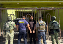 Durante cateo, detiene AEI a masculino por fraude cometido a equipo de futbol americano