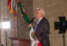 Humberto Pérez da Grito de Independencia en Cuauhtémoc