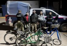 Detienen a tres hombres intoxicados y aseguran tres bicicletas