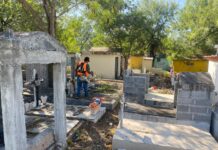 Preparan panteones para Día de Muertos