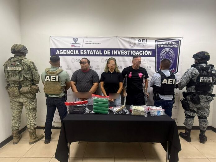 agencia tres detenidos