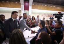 Atiende Héctor Ortiz Orpinel a vecinos de Gardeno; ofrece soluciones ante inundaciones