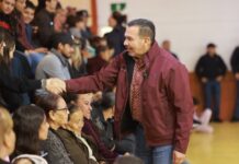 Gestiona Pérez Cuéllar mobiliario escolar para municipios del sur de Chihuahua