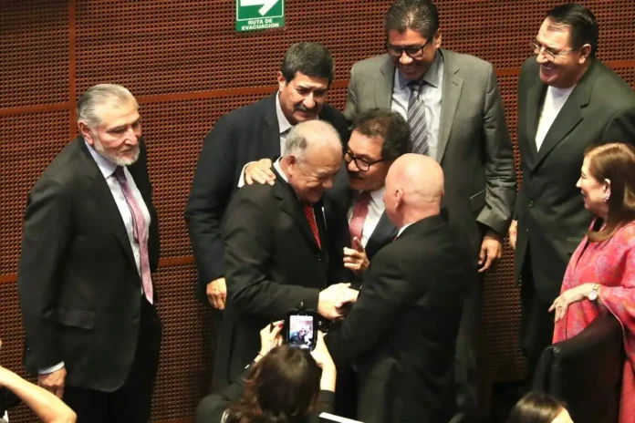 senado aprueba particular